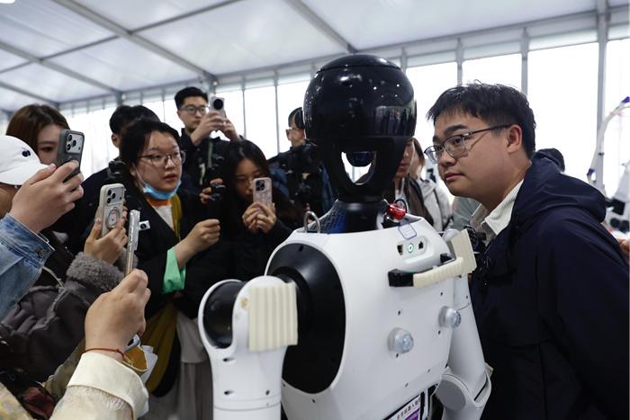 探營人形機器人半程馬拉松